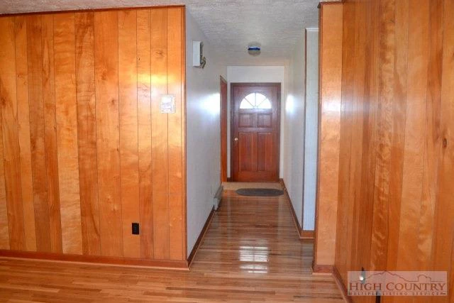 Image number 14 for the current listing