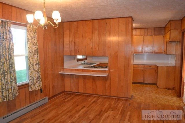 Image number 13 for the current listing