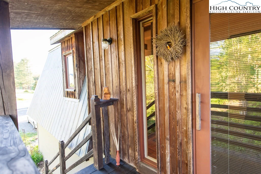 Image number 11 for the current listing