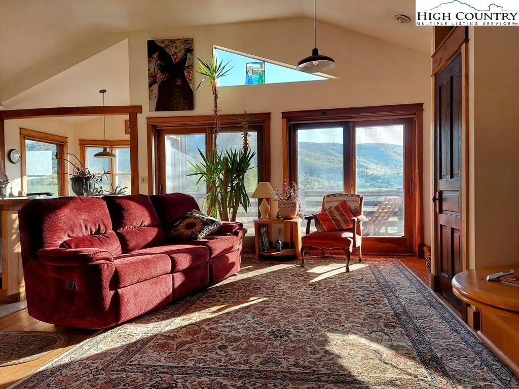 Image number 12 for the current listing