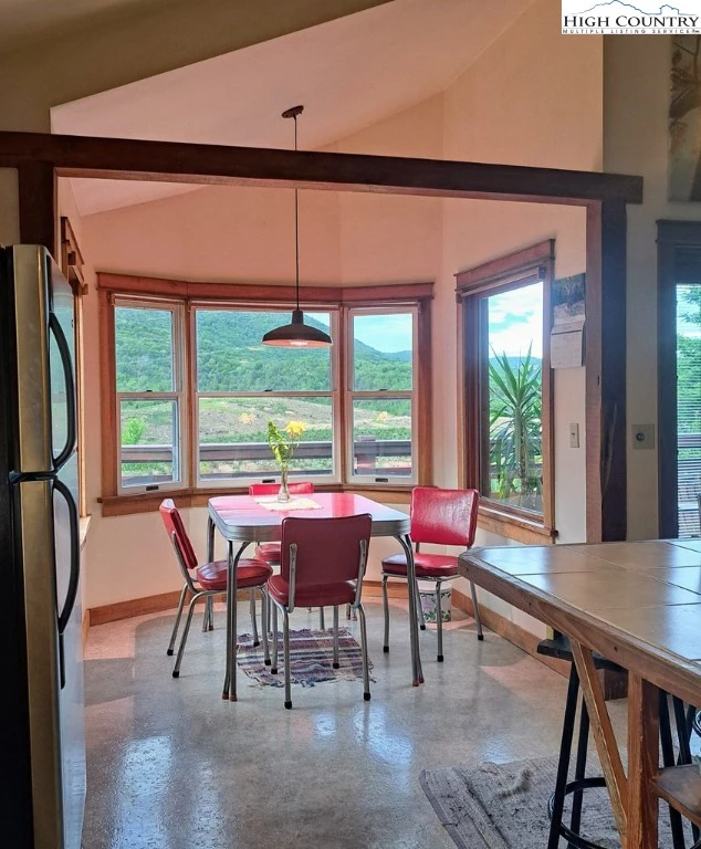 Image number 14 for the current listing