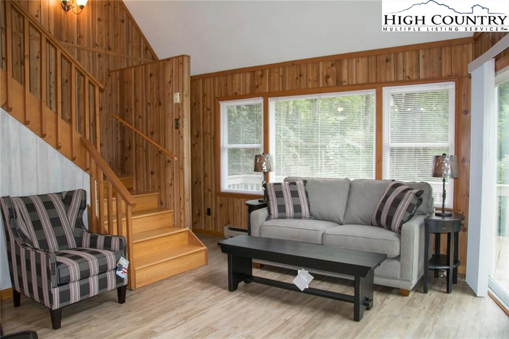 Image number 22 for the current listing