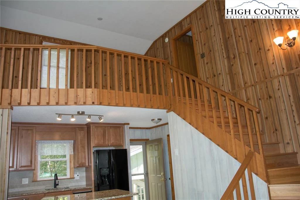 Image number 3 for the current listing