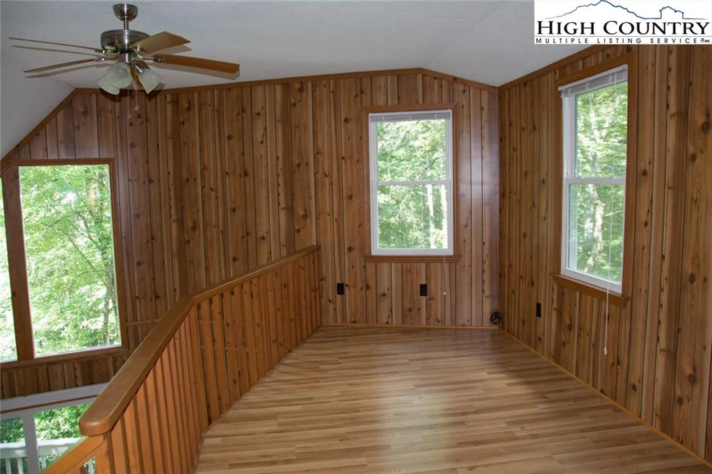 Image number 4 for the current listing