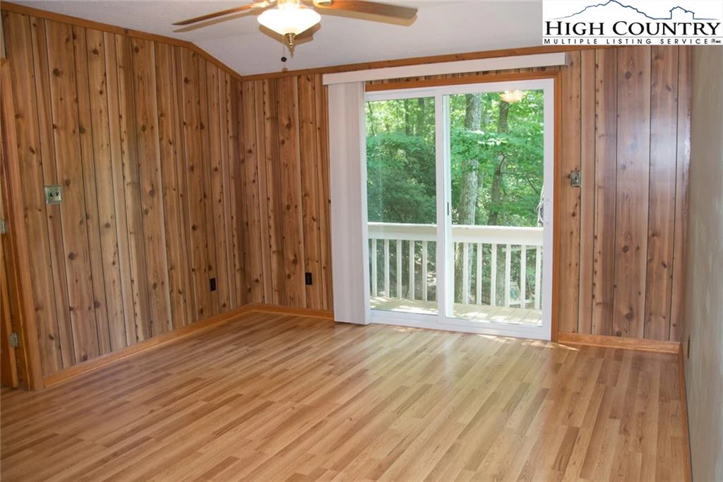 Image number 5 for the current listing