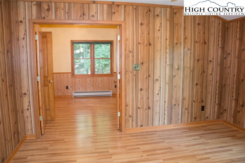 Image number 6 for the current listing