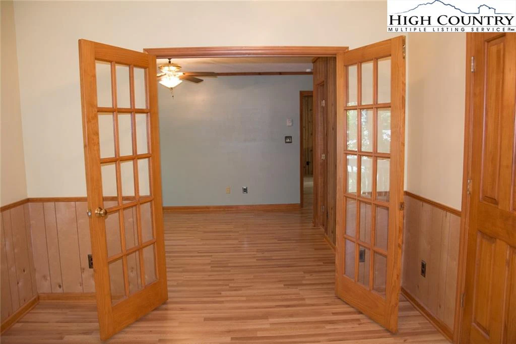 Image number 7 for the current listing