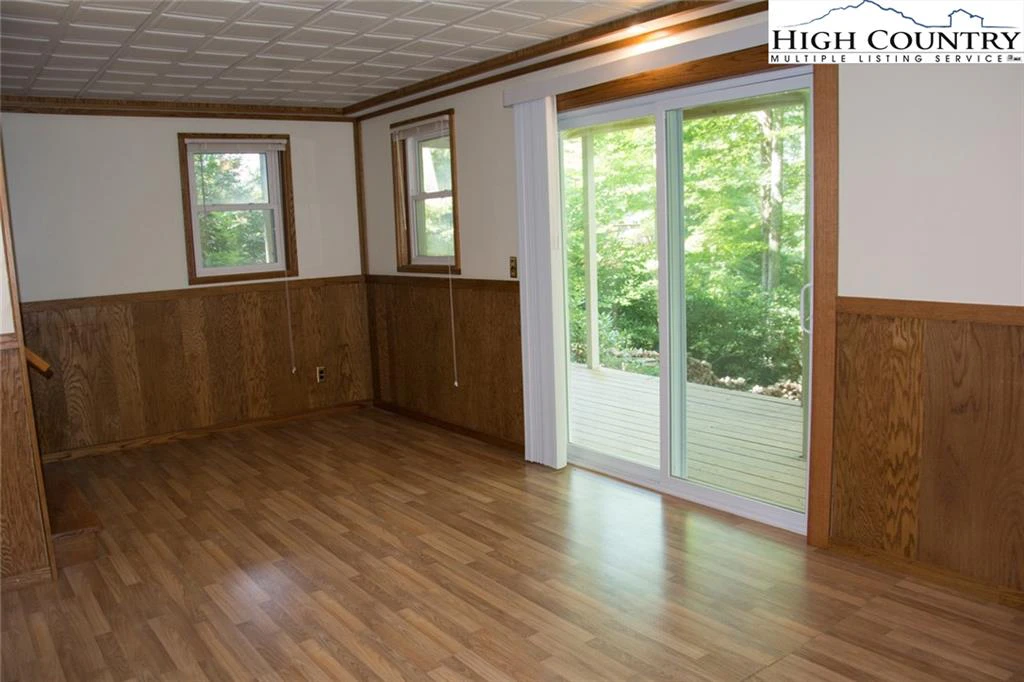 Image number 2 for the current listing