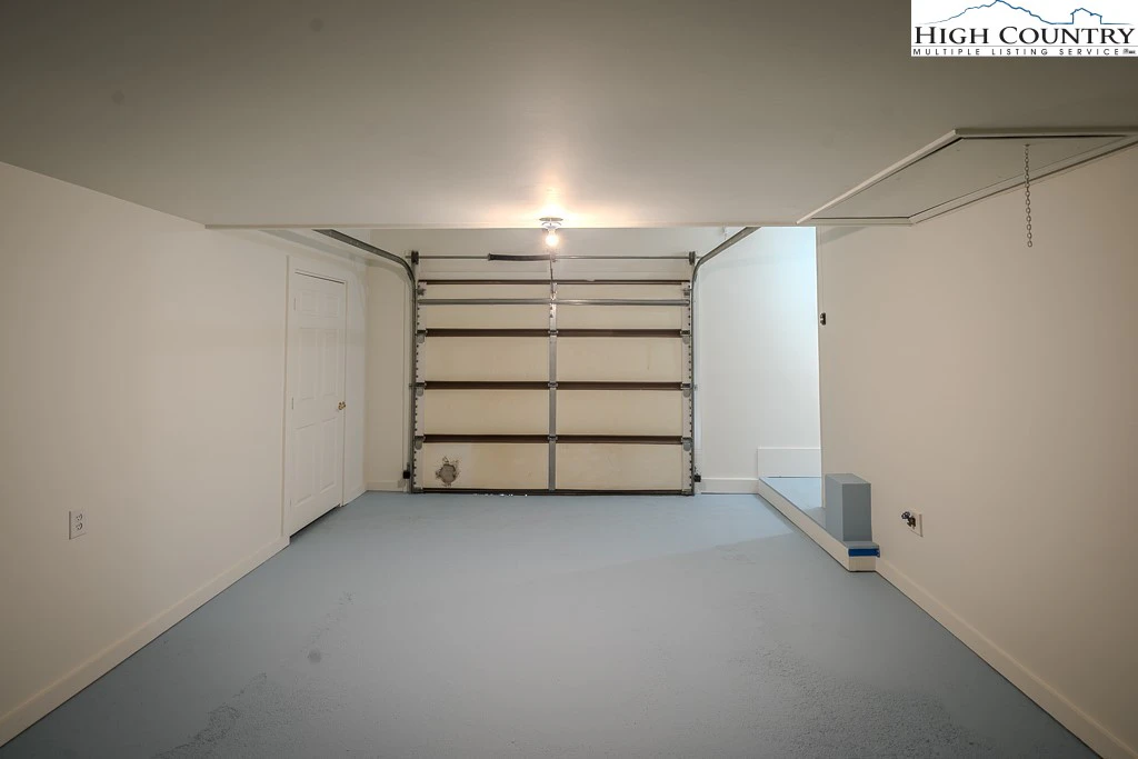 Image number 14 for the current listing