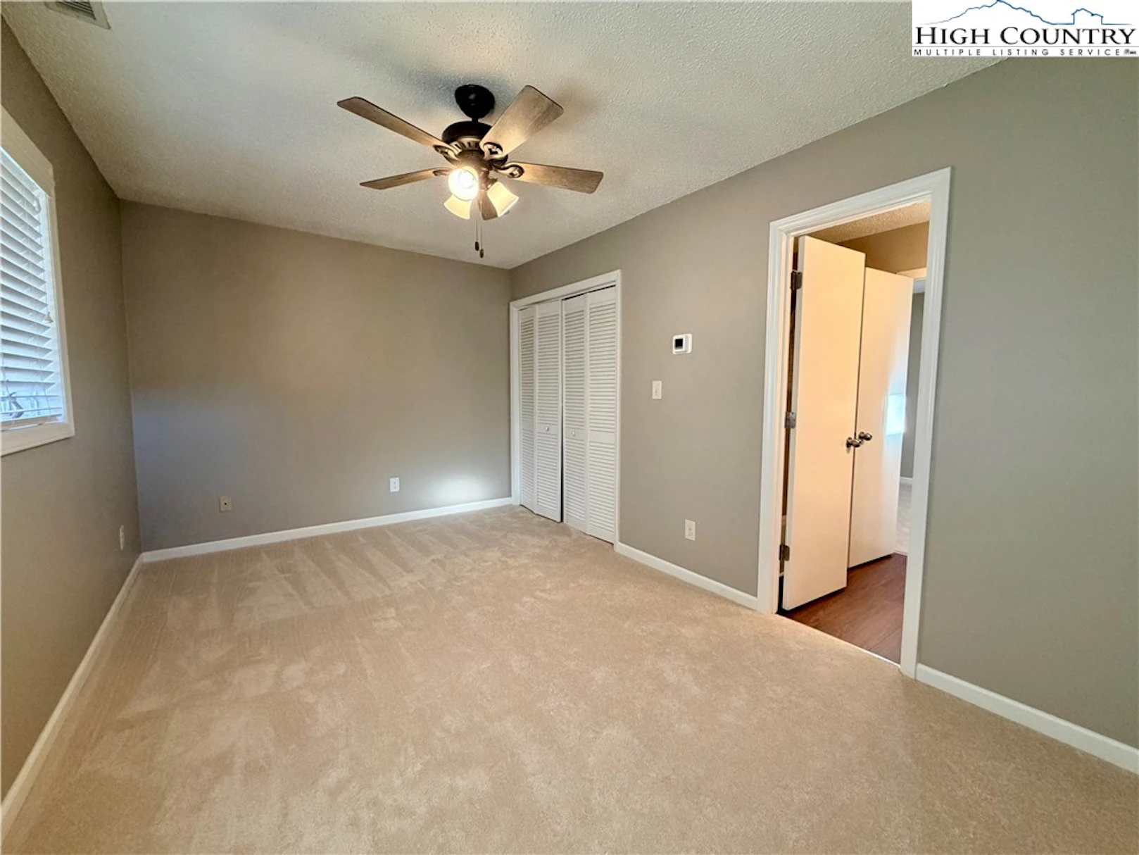 Image number 13 for the current listing