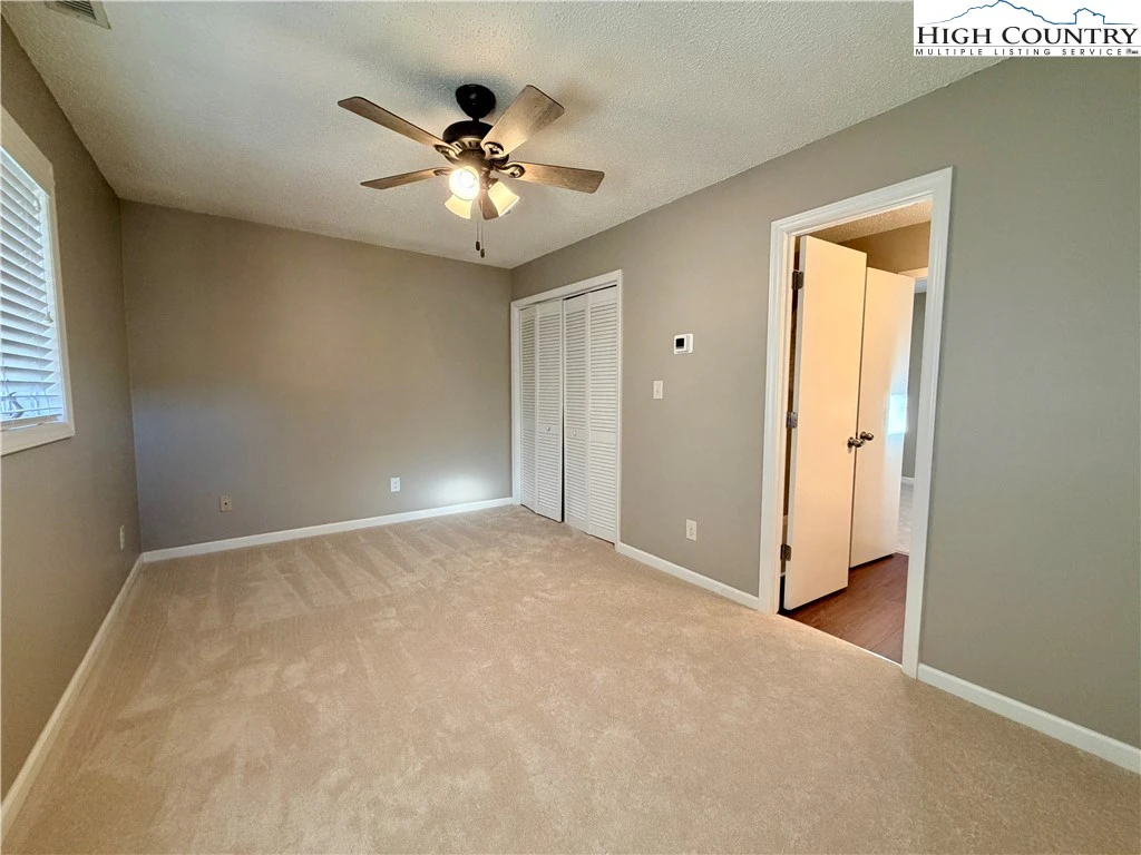 Image number 13 for the current listing
