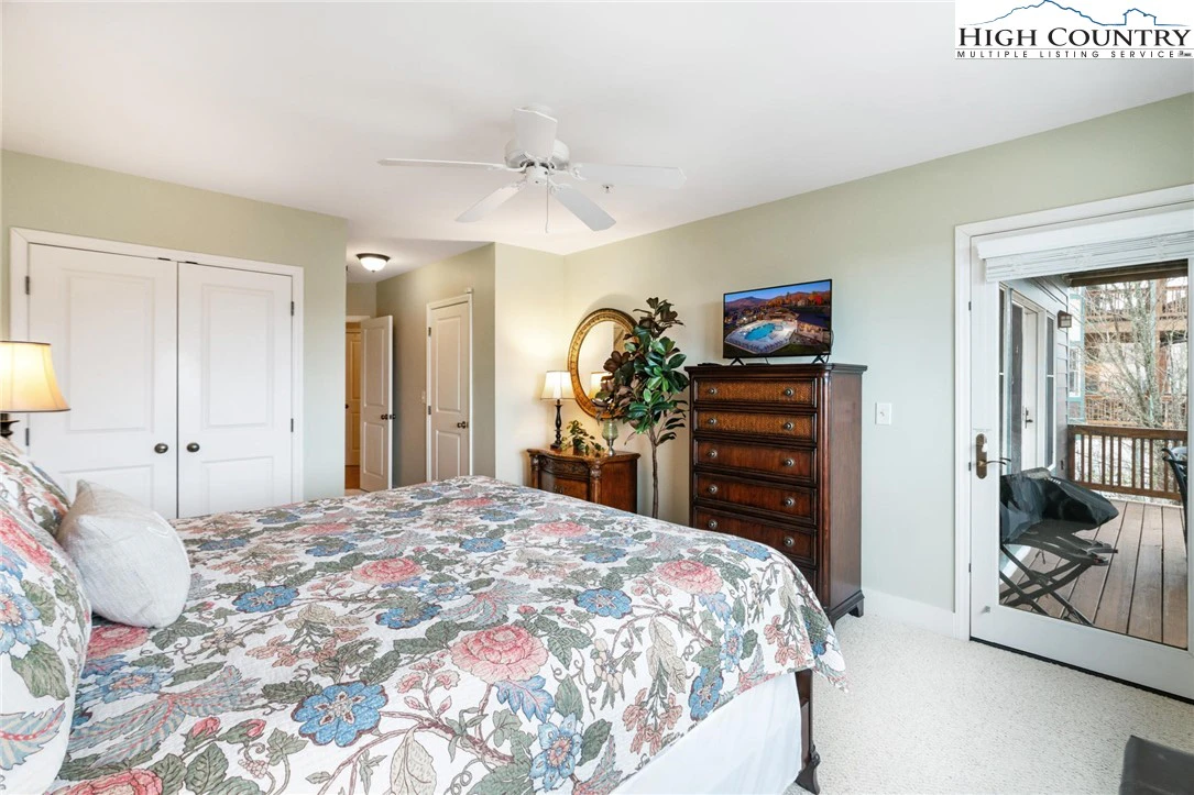 Image number 3 for the current listing