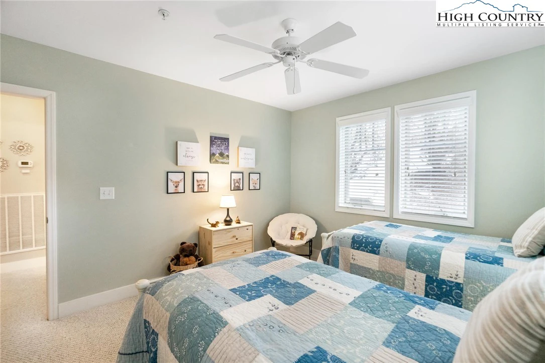 Image number 8 for the current listing