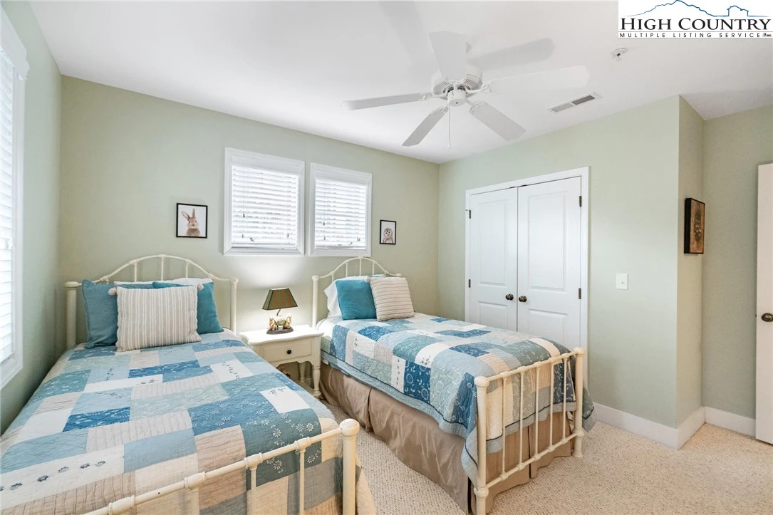 Image number 9 for the current listing