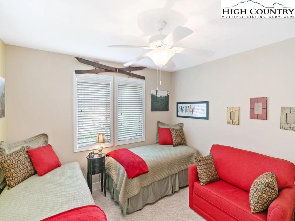 Image number 2 for the current listing