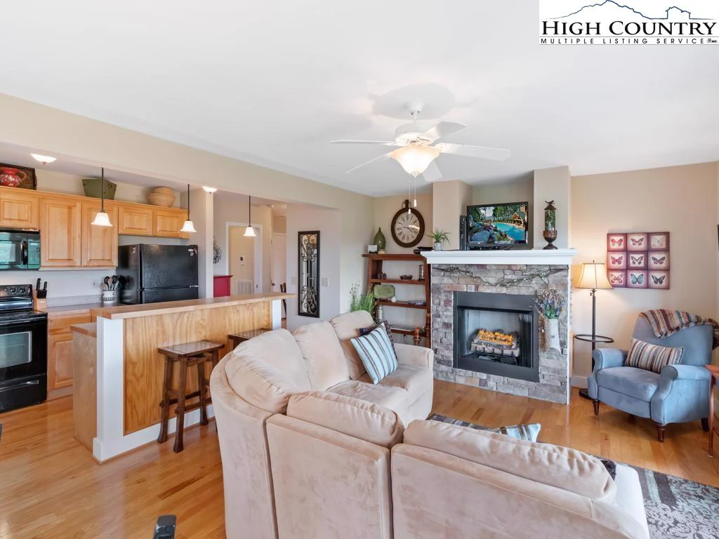 Image number 21 for the current listing