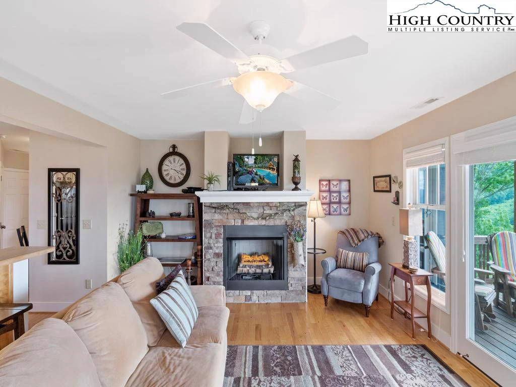 Image number 20 for the current listing