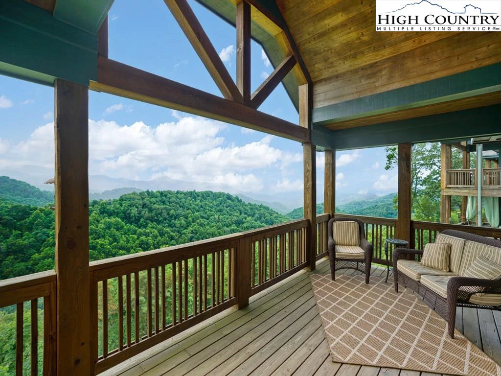 Image number 1 for the current listing