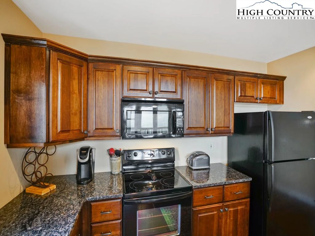 Image number 2 for the current listing