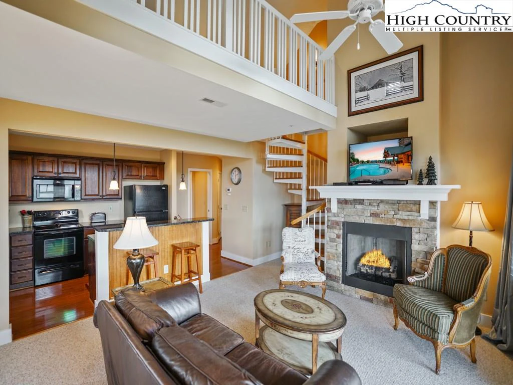 Image number 11 for the current listing