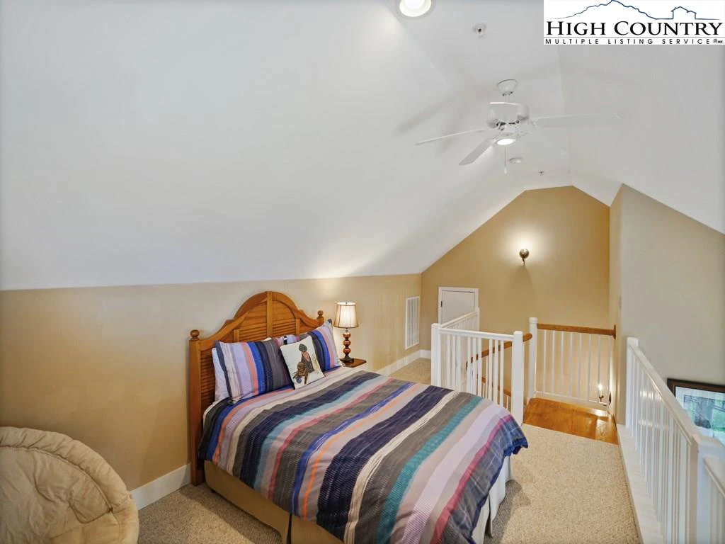 Image number 9 for the current listing