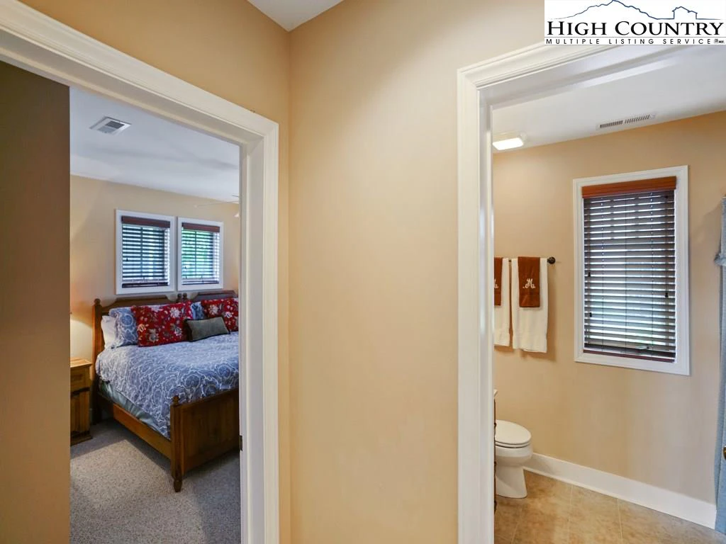 Image number 7 for the current listing