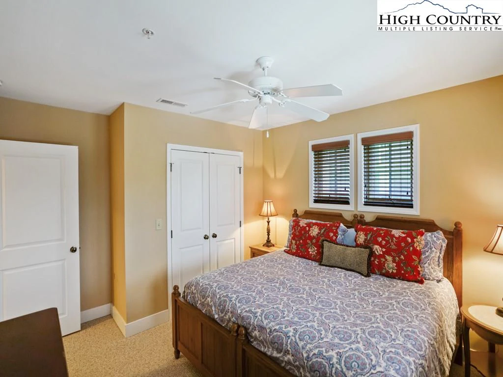 Image number 5 for the current listing