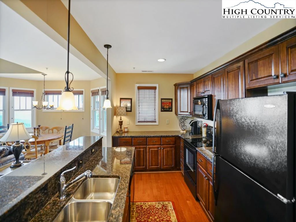 Image number 4 for the current listing