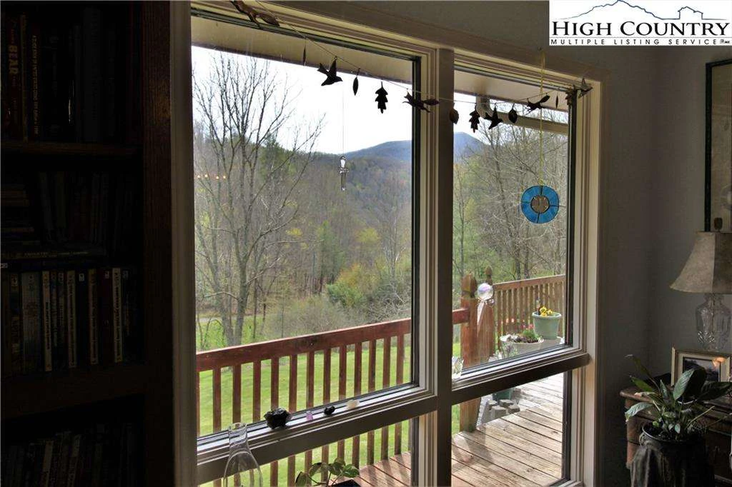 Image number 4 for the current listing