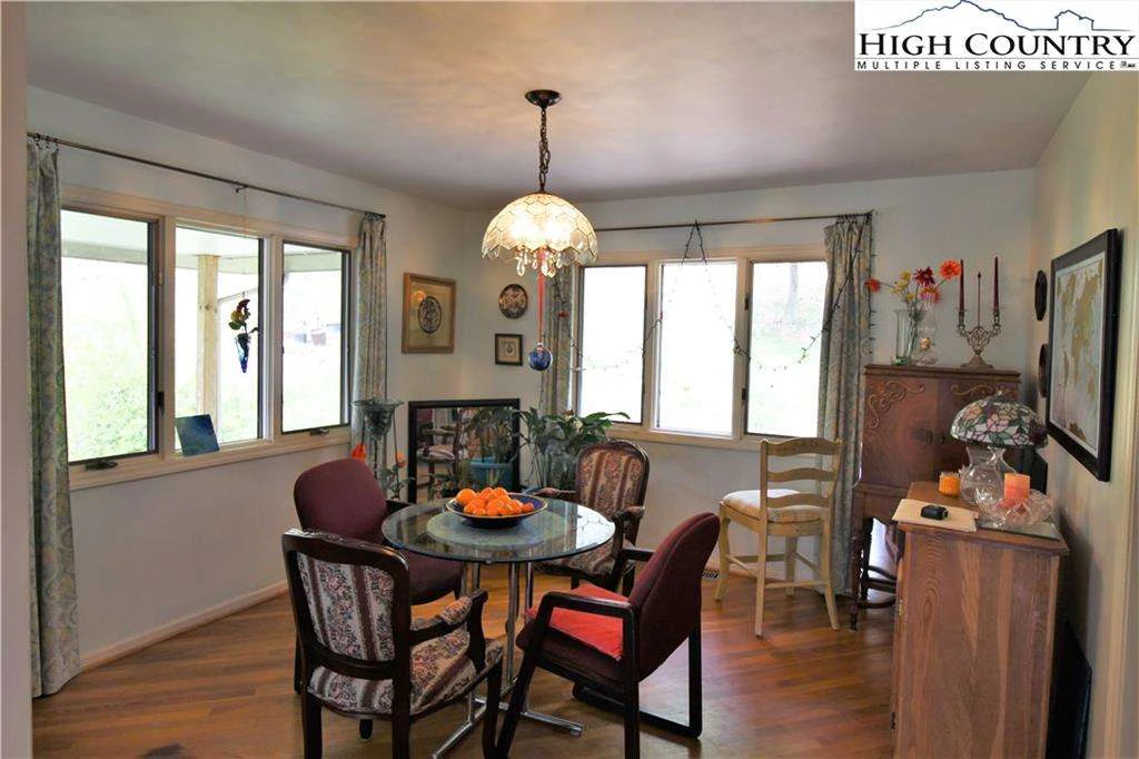 Image number 5 for the current listing
