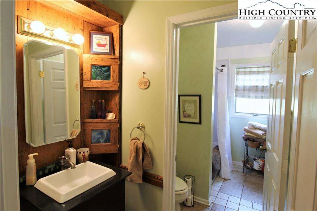 Image number 9 for the current listing