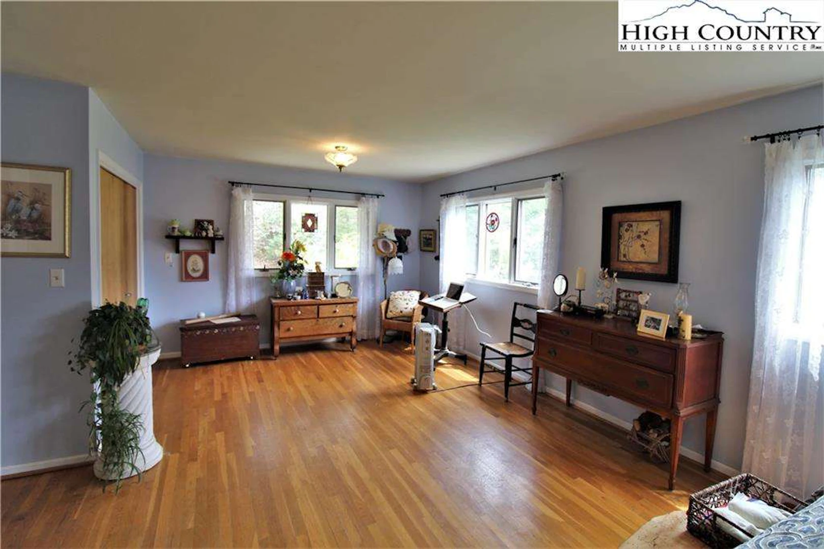 Image number 11 for the current listing
