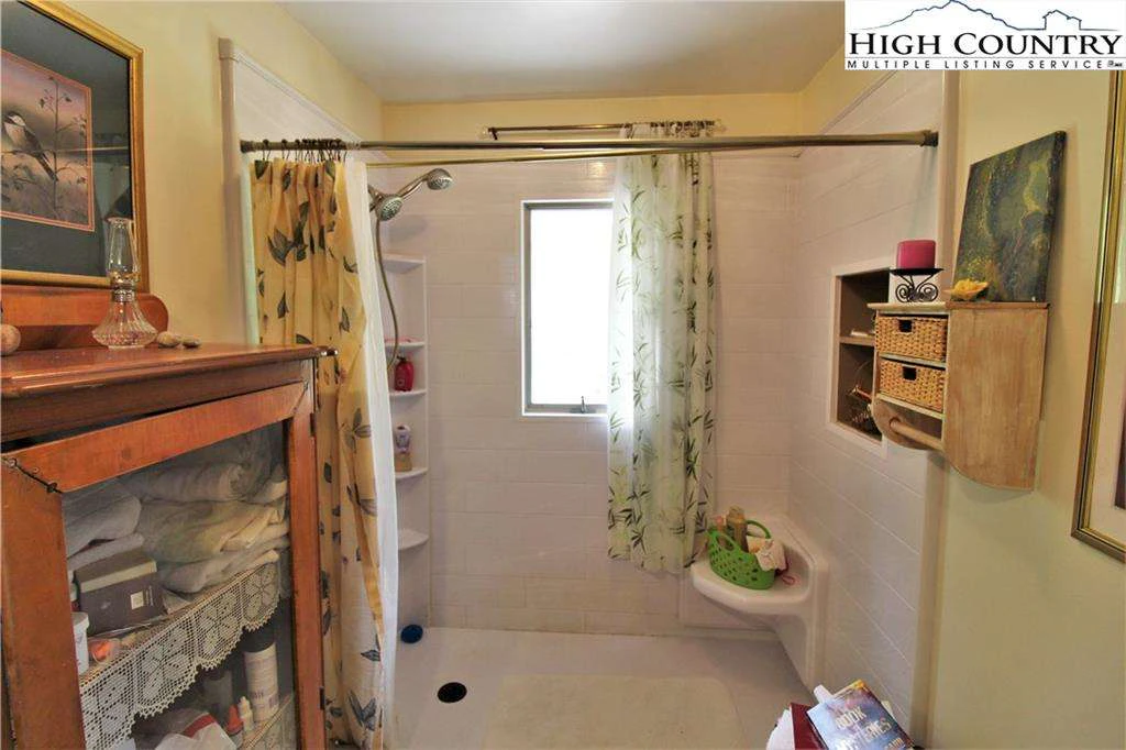 Image number 2 for the current listing