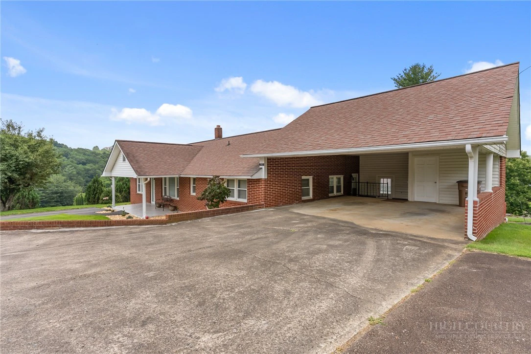Image number 5 for the current listing