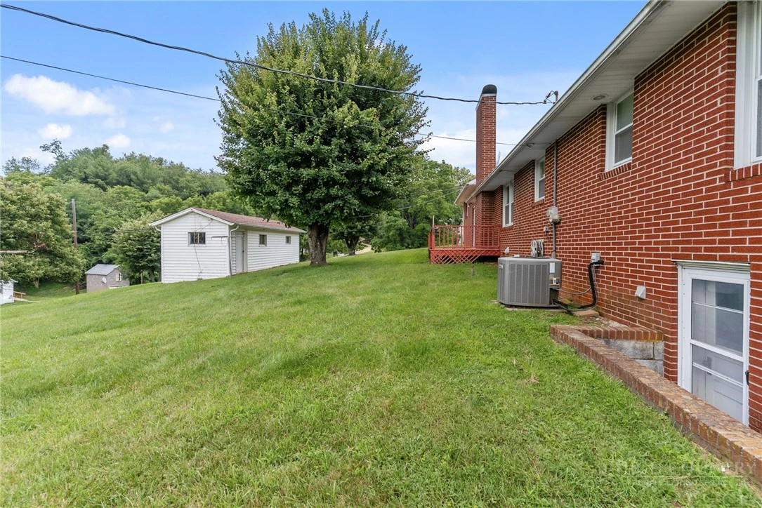 Image number 8 for the current listing