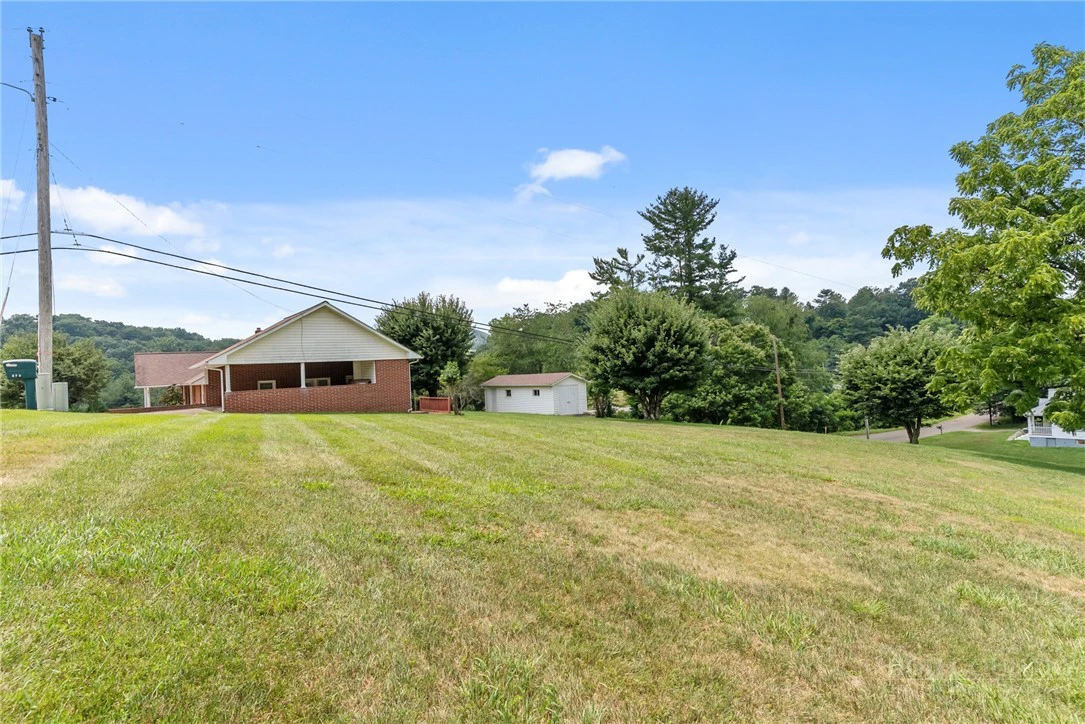 Image number 15 for the current listing