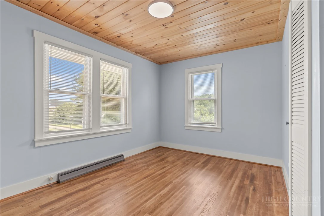 Image number 20 for the current listing