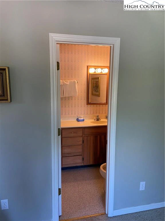 Image number 14 for the current listing