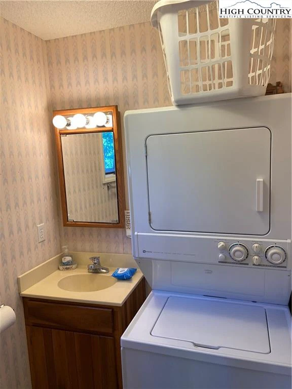 Image number 2 for the current listing