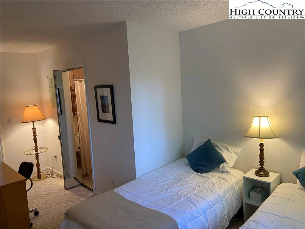 Image number 11 for the current listing