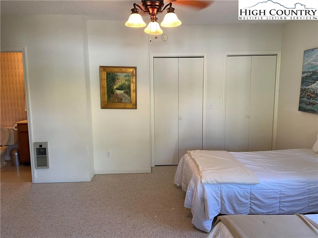 Image number 7 for the current listing