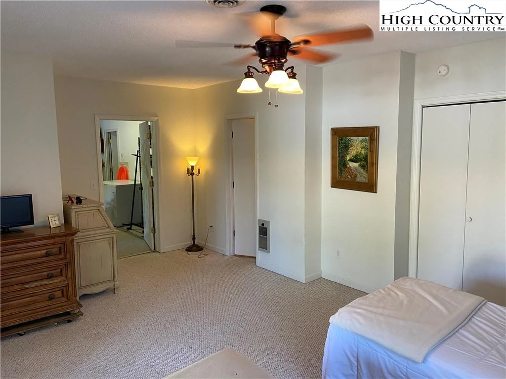 Image number 6 for the current listing