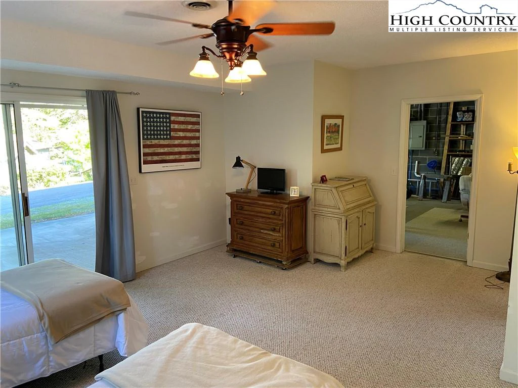 Image number 5 for the current listing
