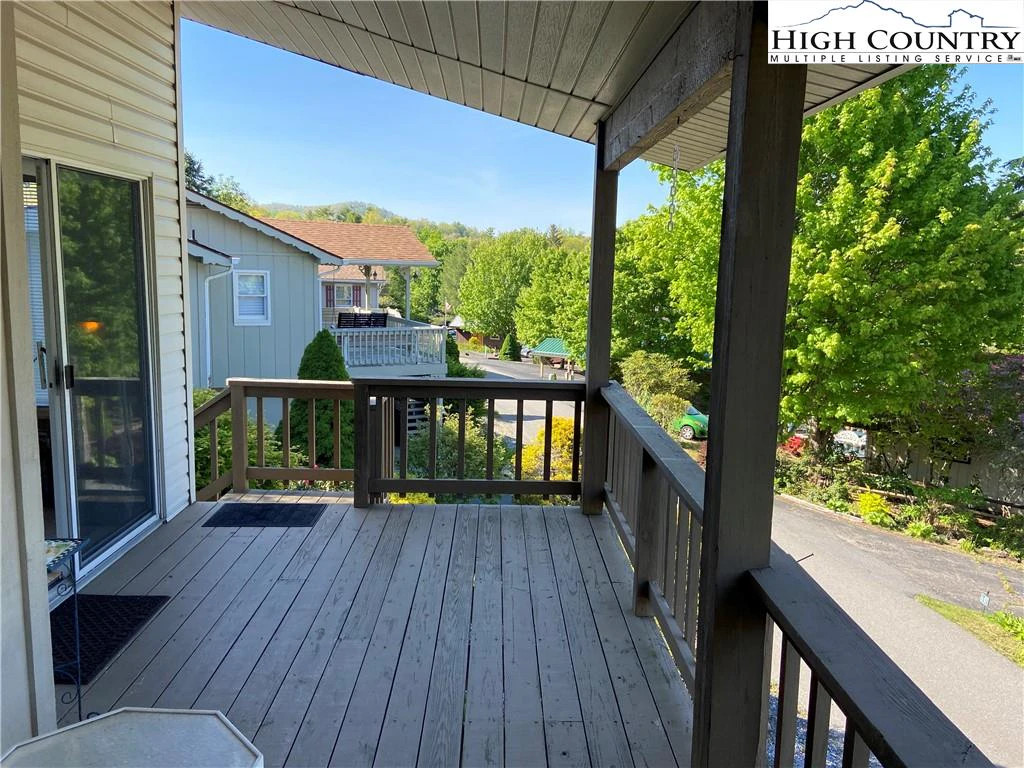 Image number 19 for the current listing