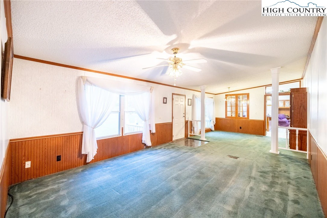Image number 13 for the current listing