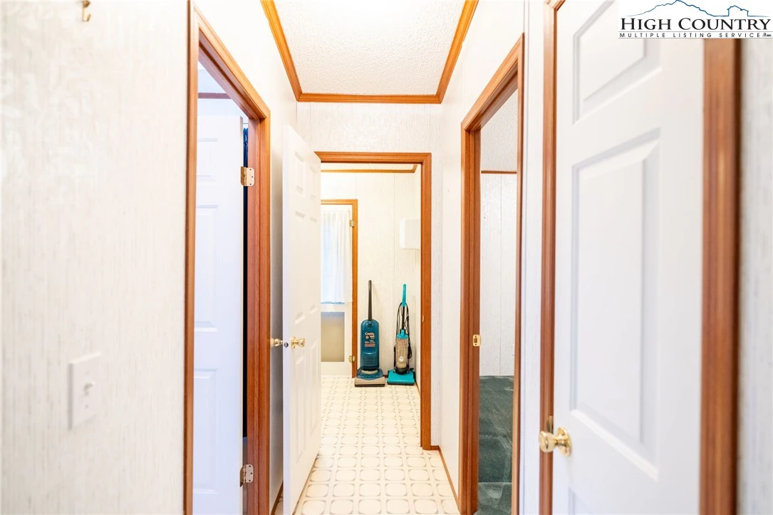 Image number 3 for the current listing