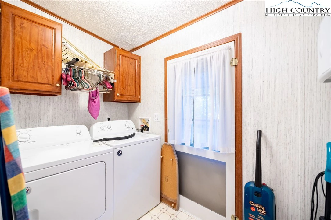 Image number 7 for the current listing