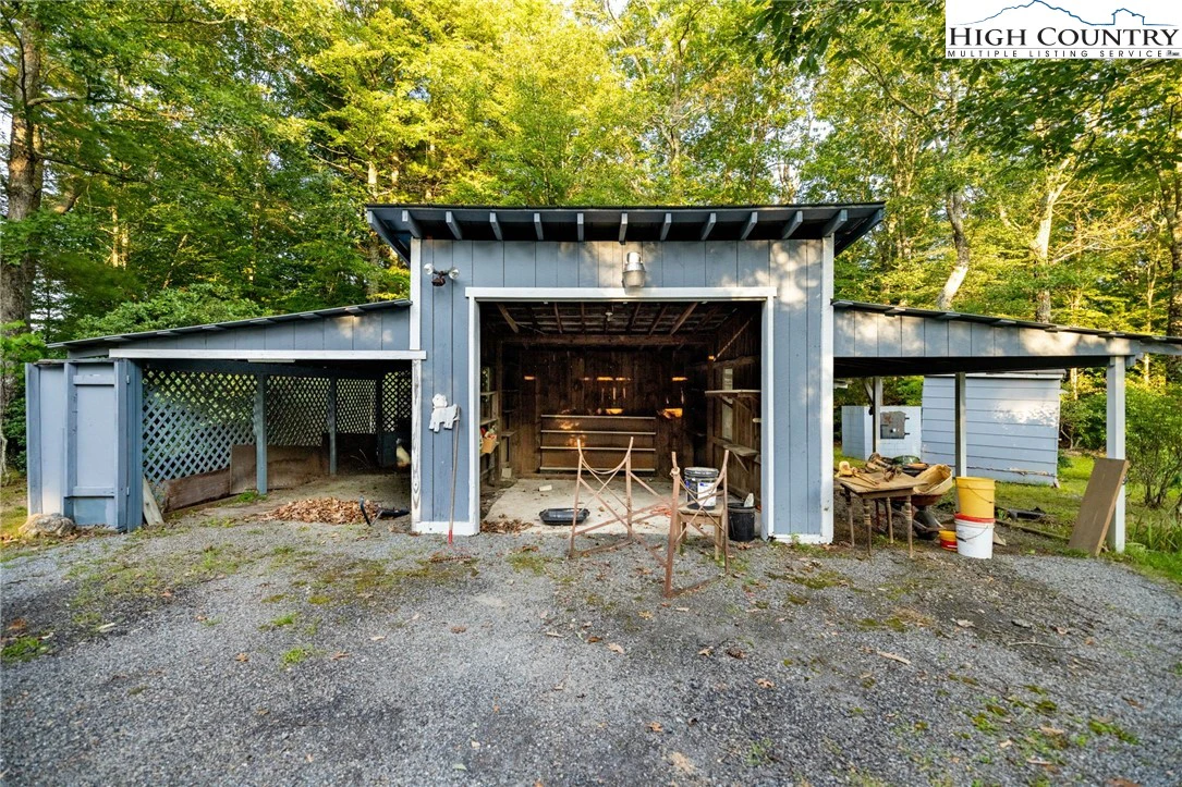 Image number 19 for the current listing