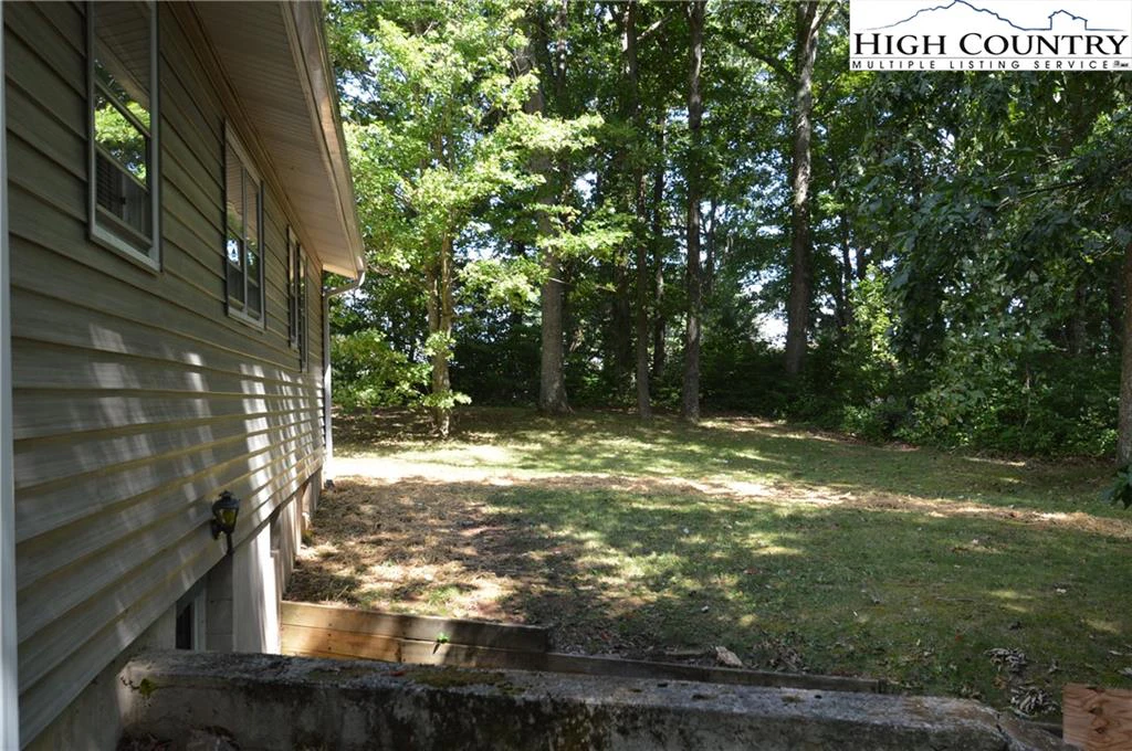 Image number 4 for the current listing