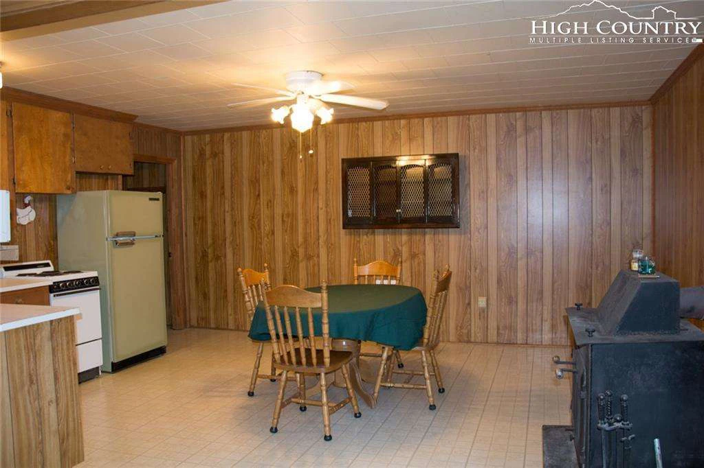 Image number 19 for the current listing